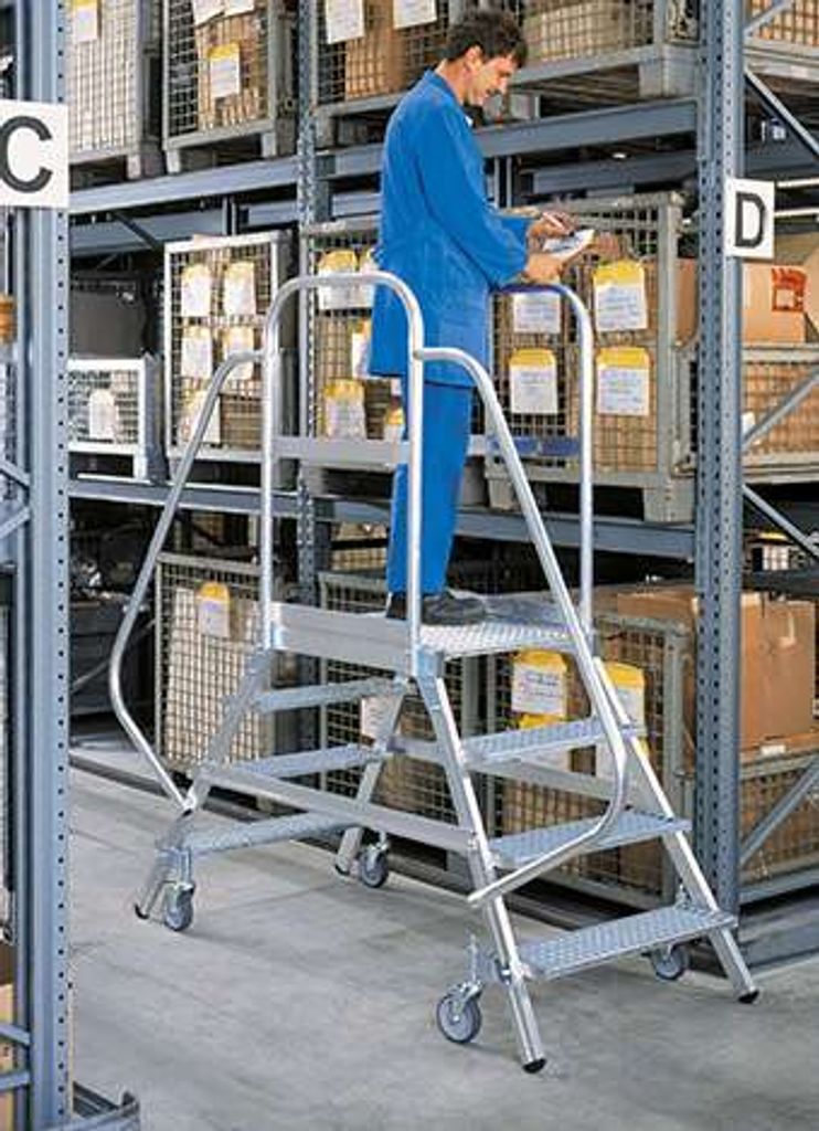 Günzburger Steigtechnik Podesttreppe beidseitig begehbar mit Federrolle Aluminium geriffelt 2x7 Stufen - 050207