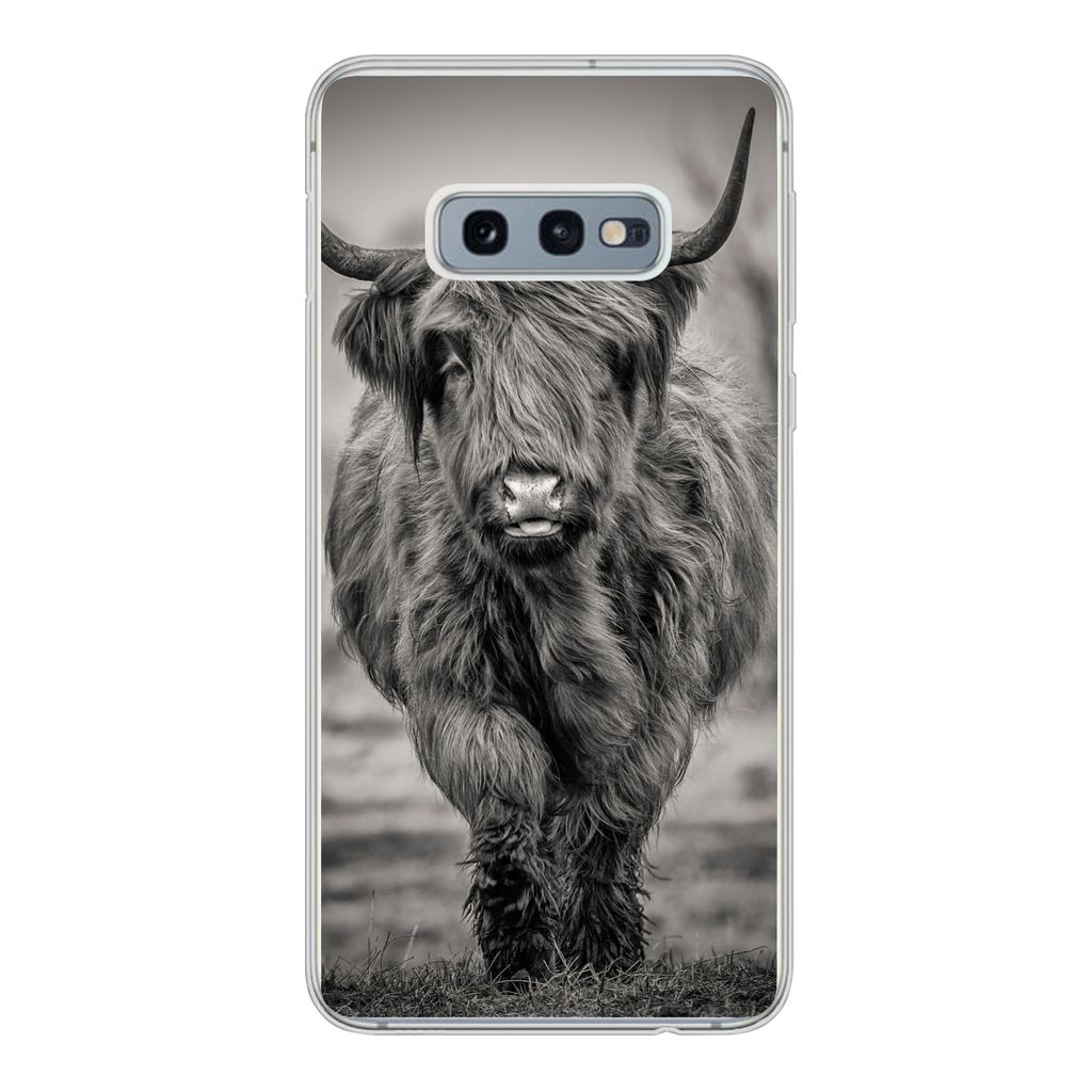 MuchoWow Handyhülle Schutzhülle Hülle für Samsung Galaxy S10e Schottischer Highlander - Schwarz und Weiß Silikon Softcase Handy Hülle - Handy
