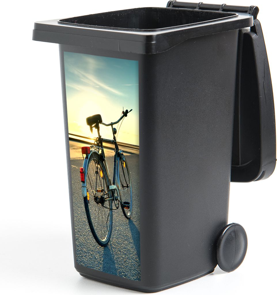 MuchoWow Mülltonnenaufkleber Nordsee - Fahrrad - Sonnenuntergang 38x80 cm - Behälteraufkleber - Mülleimer-Aufkleber - Container-Aufkleber