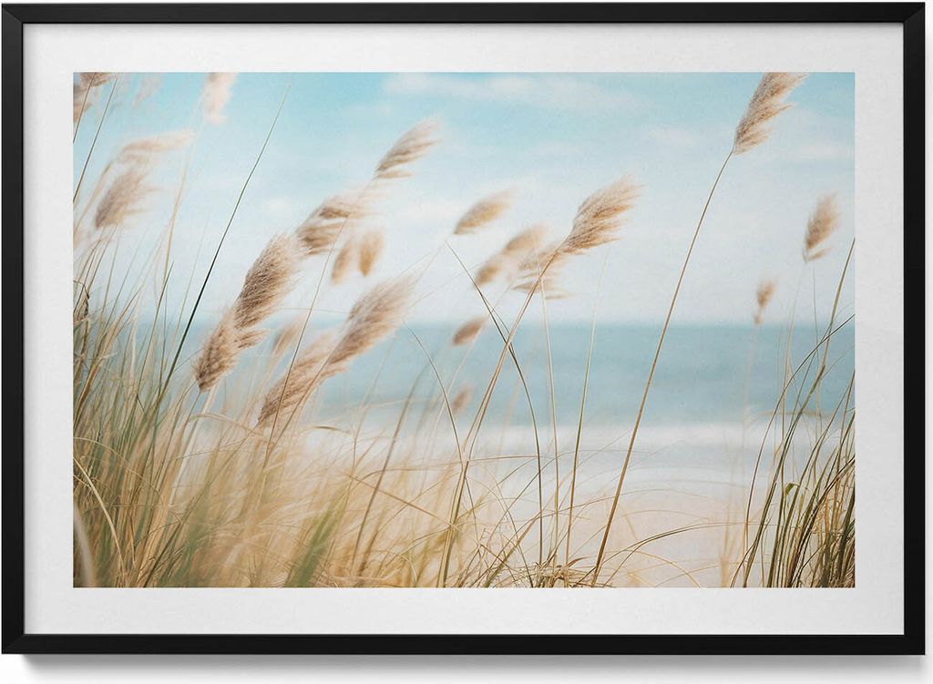 Landschaft mit Strandgräsern und Meer im Boho-Stil– Wandbild mit Rahmen – Gerahmtes Bild – Wanddekoration – 100x70 cm – Schwarz Rahmen