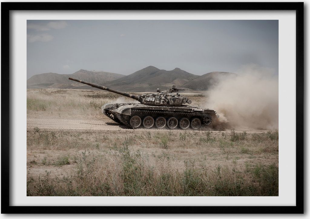 Bild - Bilder - Bilderrahmen - 70 cm x 50 cm - MDF-Rahmen, Wandkunst Tank in der Wüste