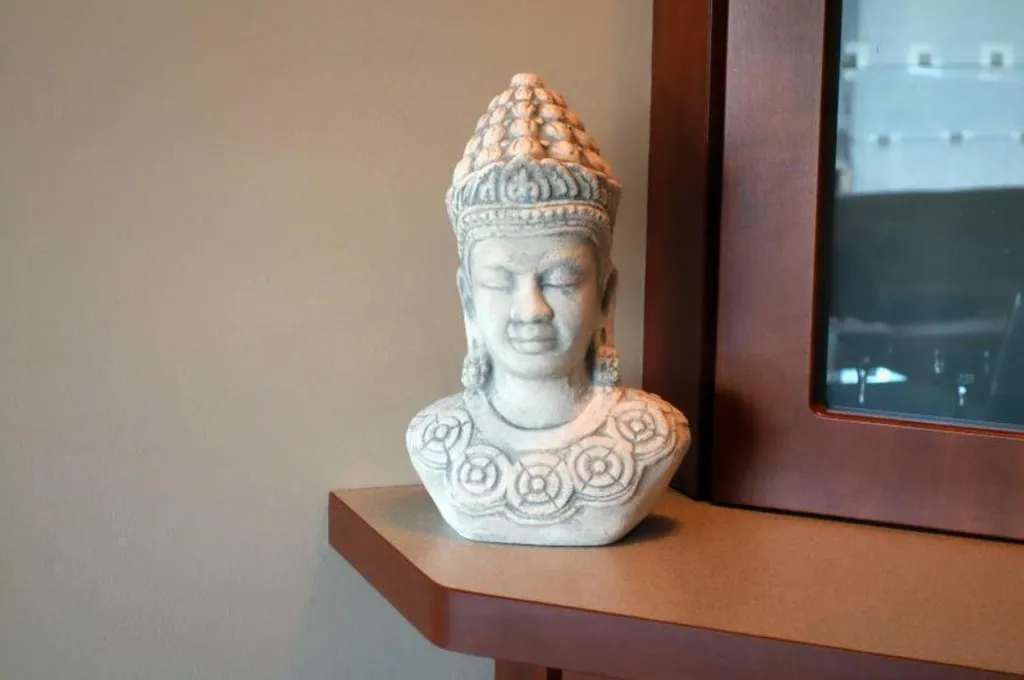 Buste de Bouddha 101130 : Grande Sculpture de Tête pour Jardin et Maison