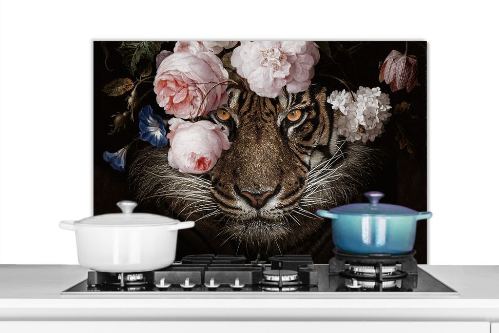 KitchenYeah Spritzschutz Küche - Küchenrückwand - Wandschutz für Herd und Spüle - Tiger - Blumen - Porträt 90x60 - Alu-Dibond (Alternative ...