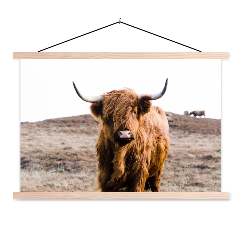 MuchoWow Textilposter Schottische Highlander - Landschaft - Kuh - Braun - Tiere - Natur 120x80 cm mit holzfarbenen Rahmen - Aufhängeset