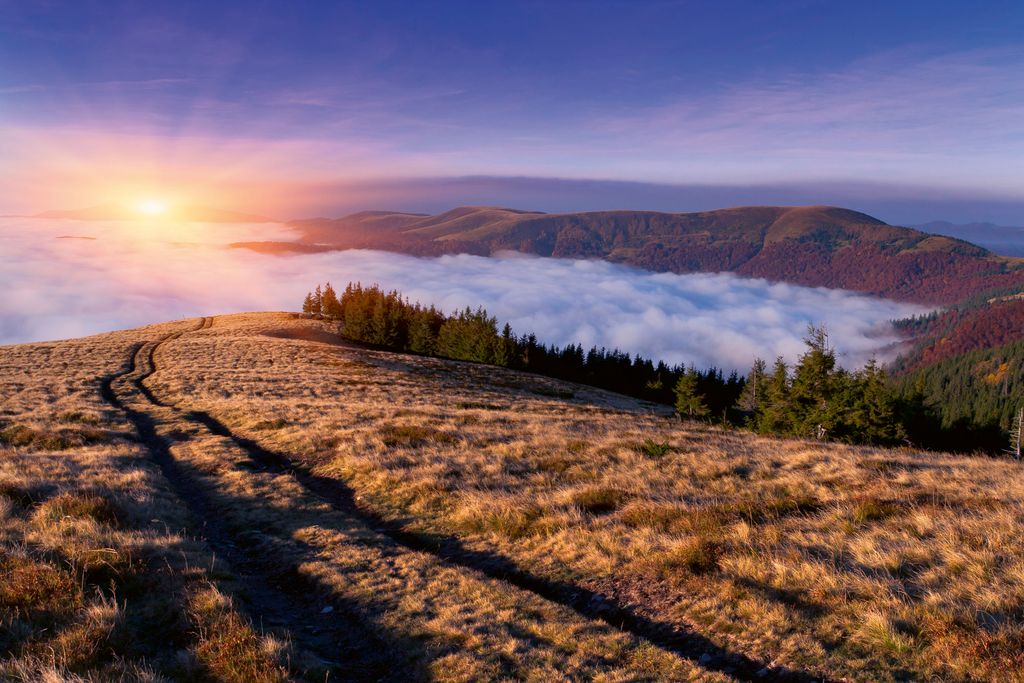 Fototapete - Sunrise in Mountains 375x250cm - Vliestapete