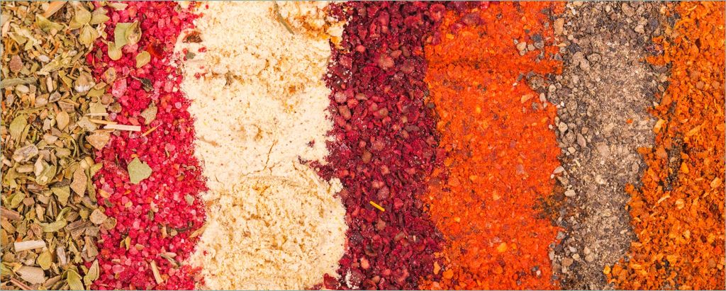 Wallario Poster - Bunte Gewürze in Streifen - Chili, Curry usw, Kunstdruck Größe: 80 x 200 cm