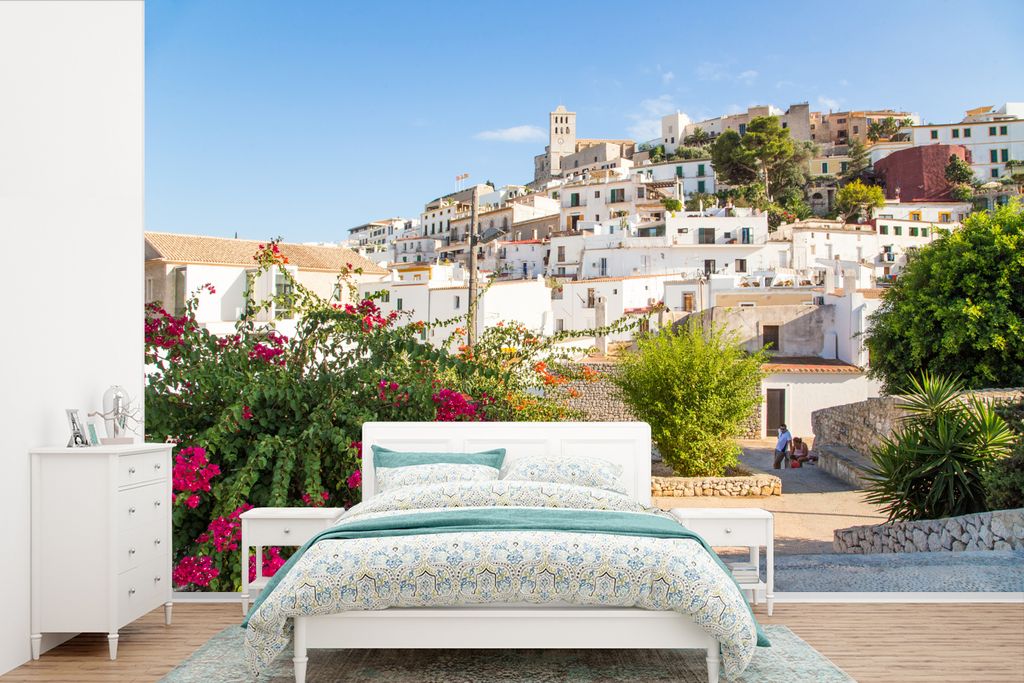 MuchoWow Fototapete für Wohnzimmer oder Schlafzimmer Wandtapete Vinyl Motivtapete Ibiza-Stadt bei Tag - 450x300 cm - Gemusterte