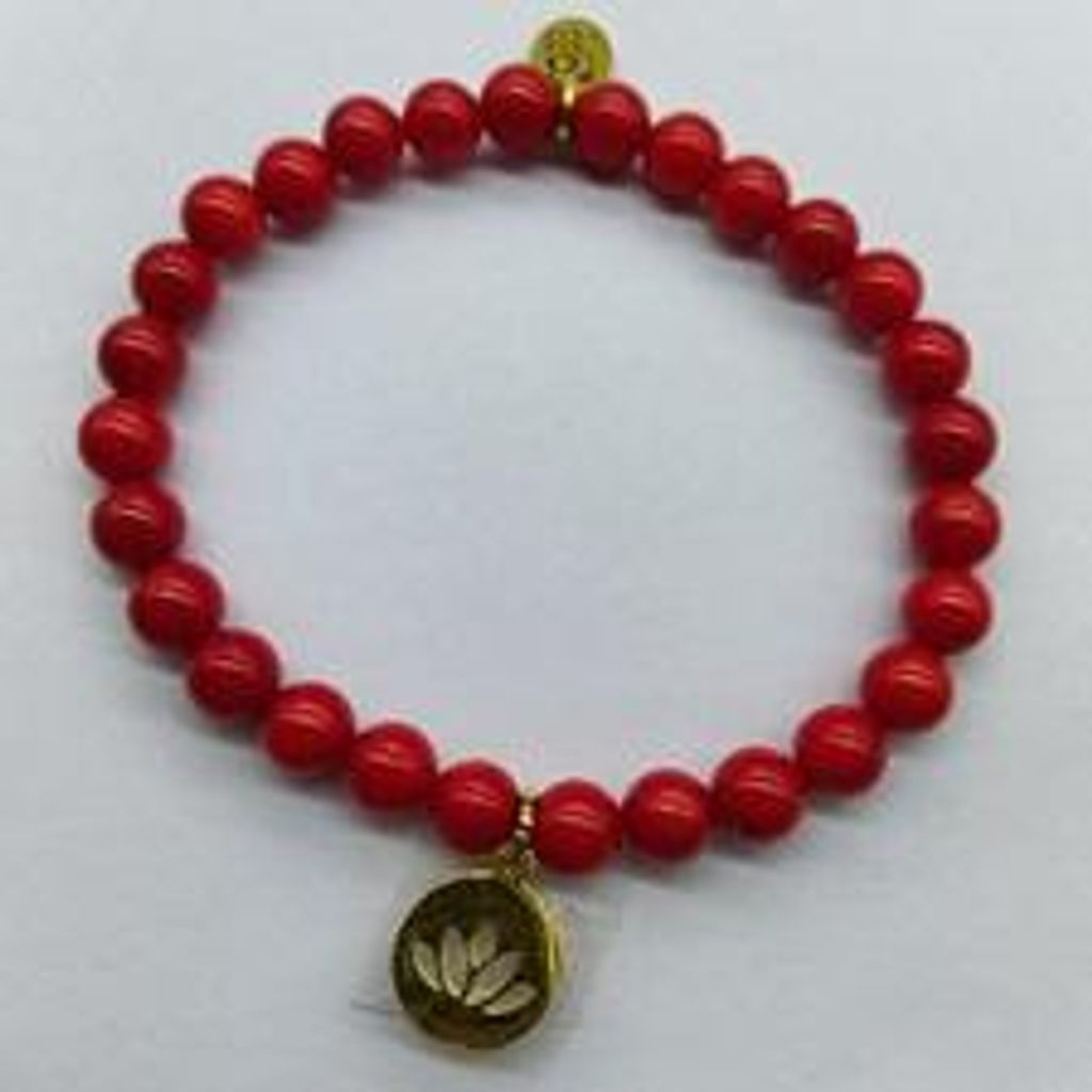 CO88 Kollektion 8COSAM-220052 Perlenarmband mit Anhänger in Form einer Lotusblüte – 6 mm dick – roter Achat – goldfarben