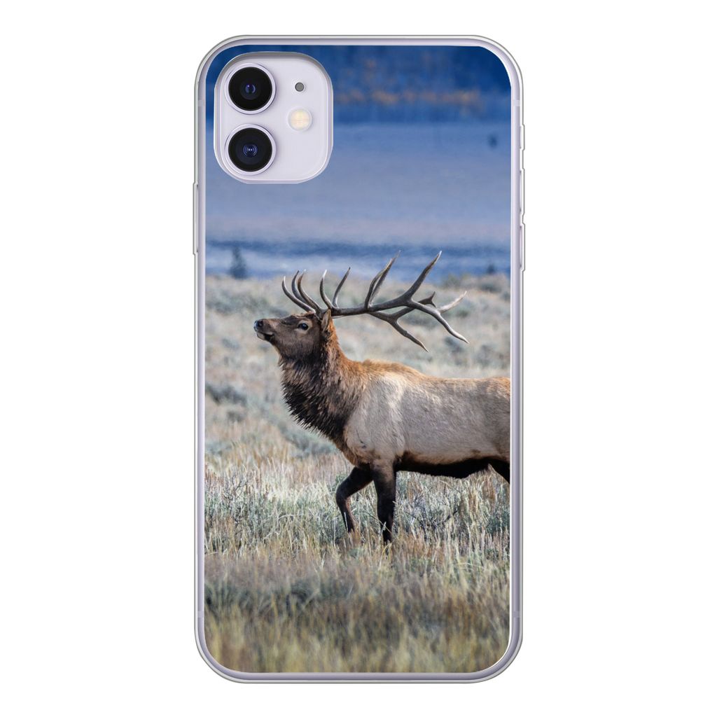 MuchoWow Handyhülle Schutzhülle Hülle für iPhone 11 Hirsche - Elche - Gras Silikon Softcase Handy Hülle - Handytasche