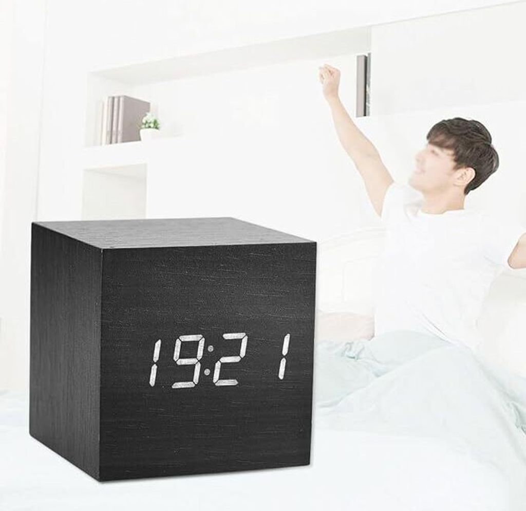 Digitalwecker, LED-Uhr mit 3-stufiger Helligkeit, moderne Würfeluhr Temperaturanzeige, mit Sprachsteuerung, geeignet für Schlafzimmer