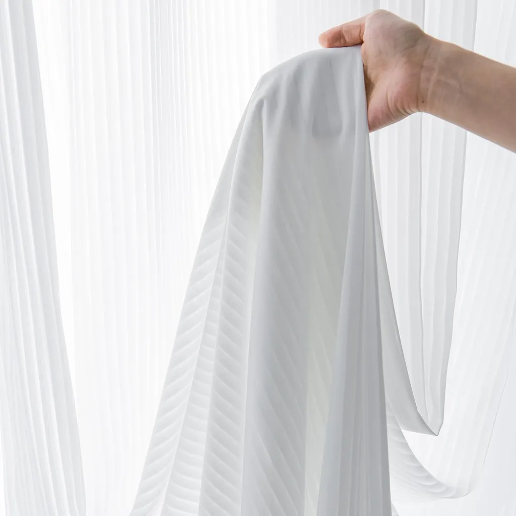 Voilages épais blancs 110g/m² protection visuelle et design à rayures