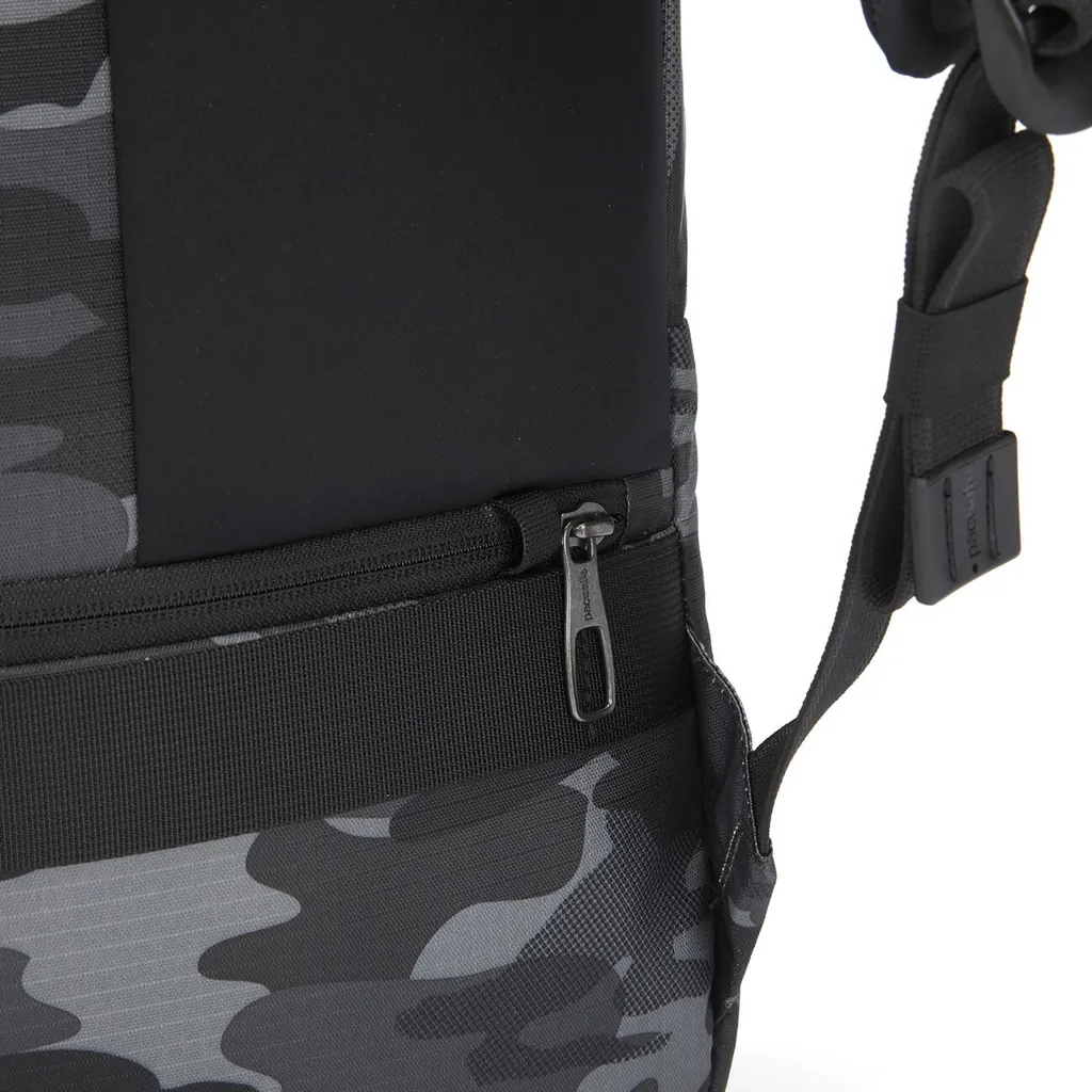 Sac à dos urbain gris camouflage Pacsafe Metrosafe X en tissu recyclé