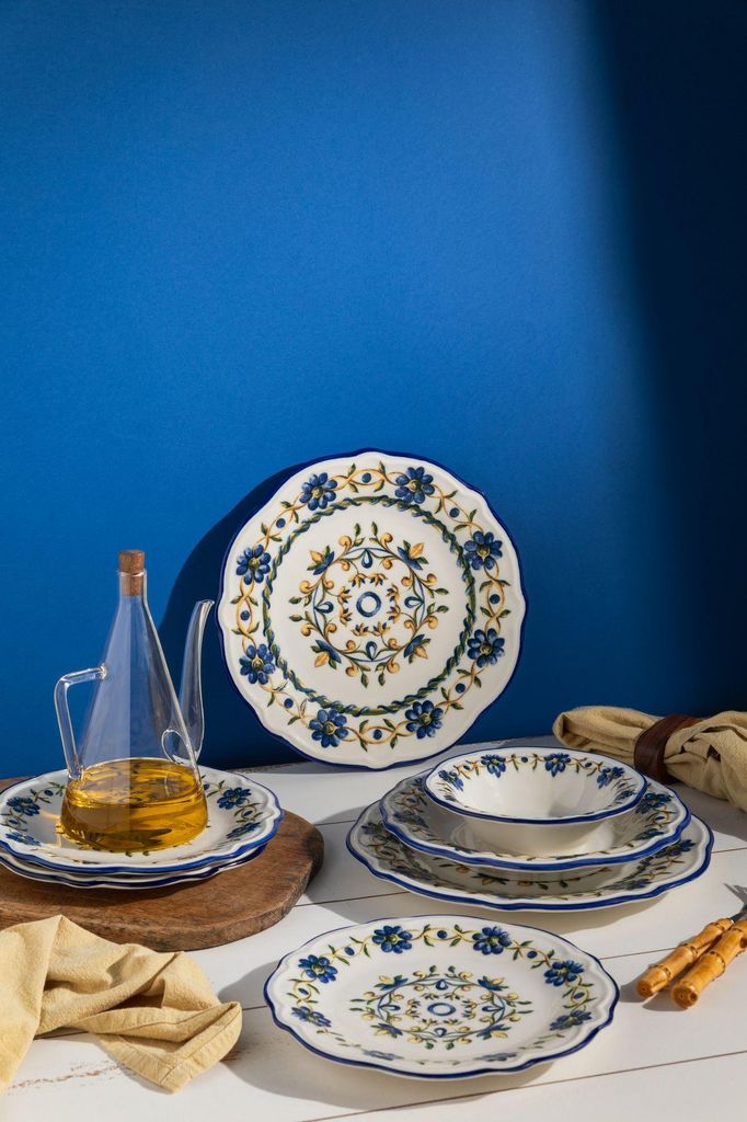 Hermia Concept, Hochwertiges 24-teiliges Dinner-Set aus 100% Porzellan | 6 Servierplatten (26x26 cm), 6 Teller (22x22 cm), 6 Dessertteller (21x21 c...