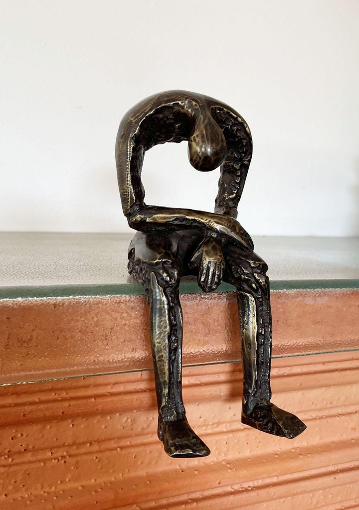 Bronzefigur Trauriger Mann 17cm für Kante Dekoration aus Bronze Skulptur Figur Deko Geschenk Bronzestatue Wetterfest