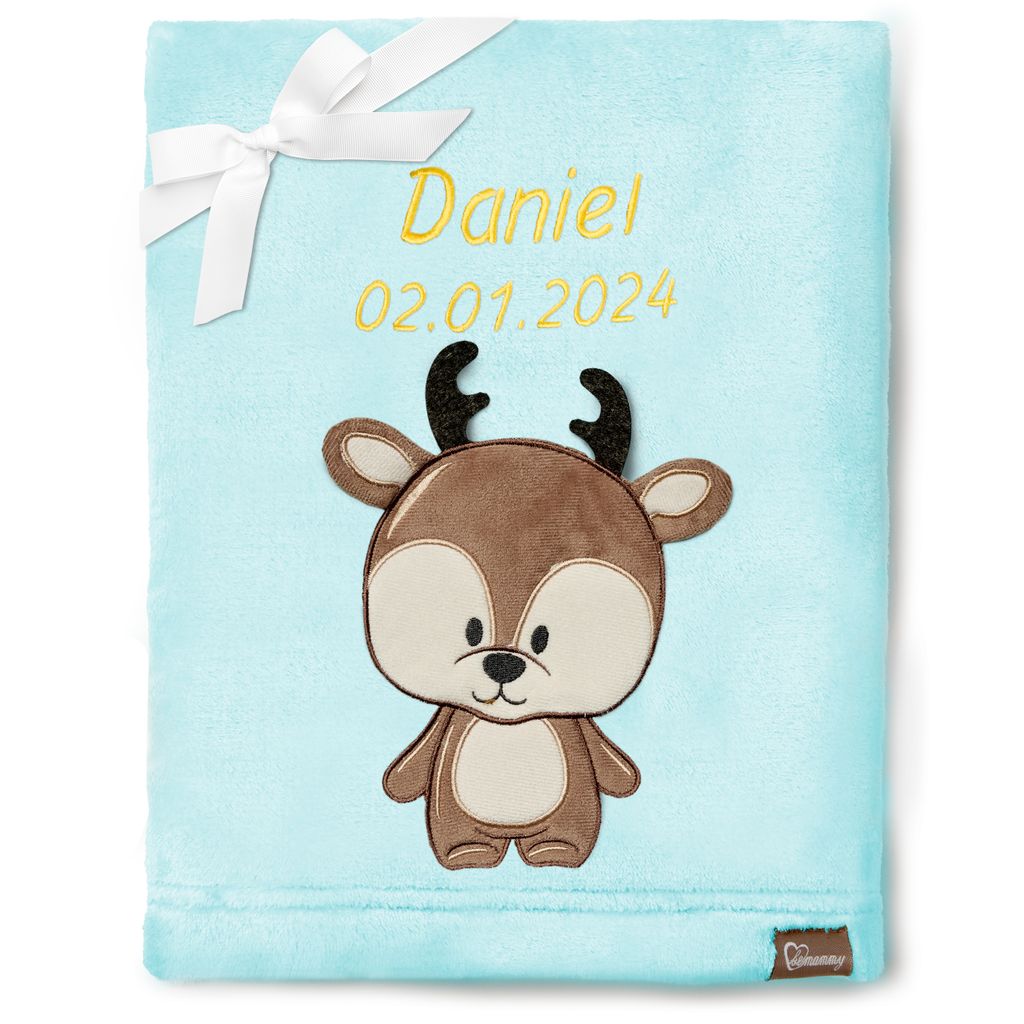 Be Mammy Babydecke mit 3D Applikation bestickt mit Name und Geburtsdatum 76 x 102 cm BE20-280 (Puderblau – Hirsch, 76 x 102 cm)
