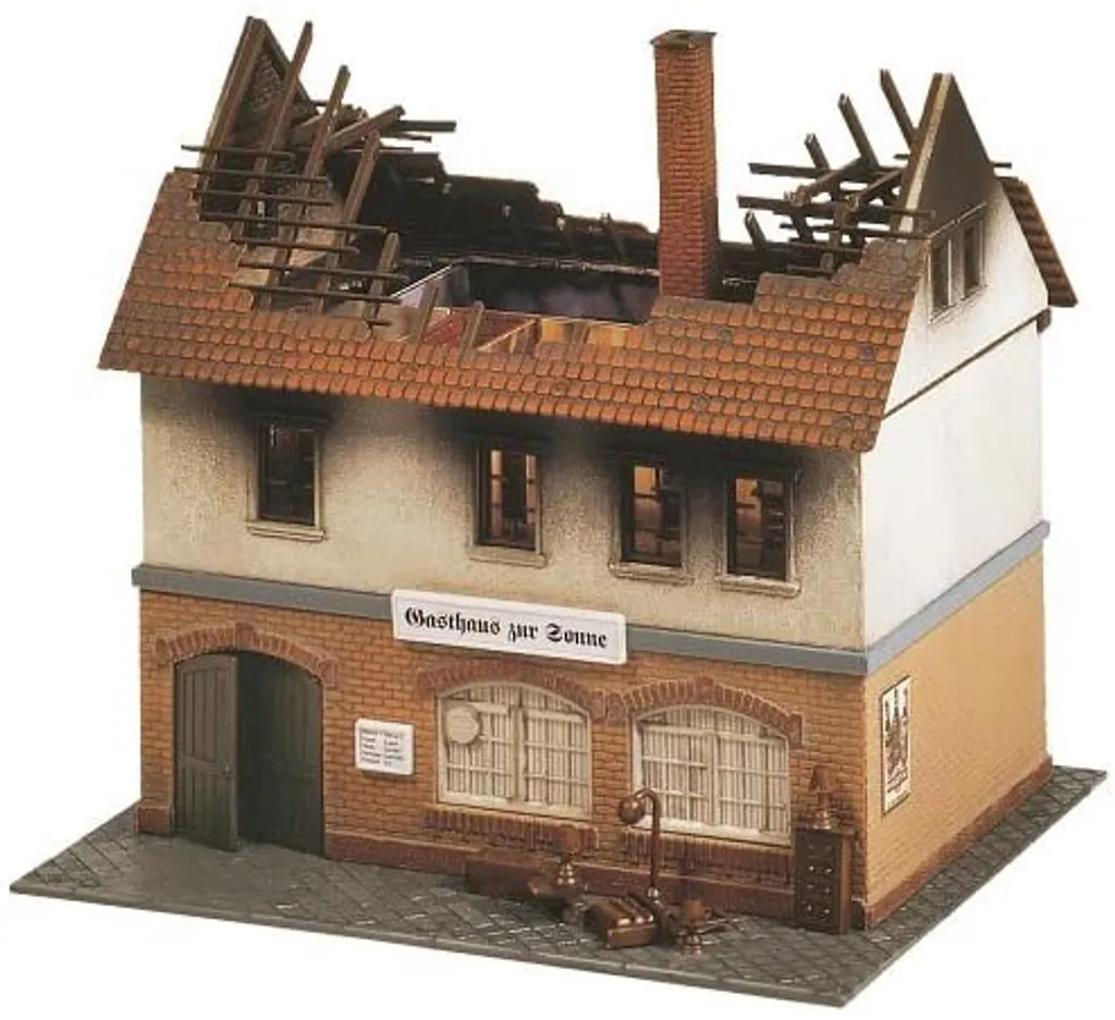 Donnez du réalisme à votre réseau HO avec la ruine Faller 130429