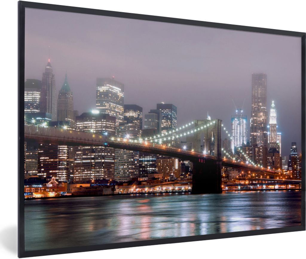 MuchoWow Gerahmtes Poster Die Brooklyn Bridge in New York mit einer Reflexion auf dem Wasser 60x40 cm - Poster mit Schwarzem Bilderrahmen Wandpos...