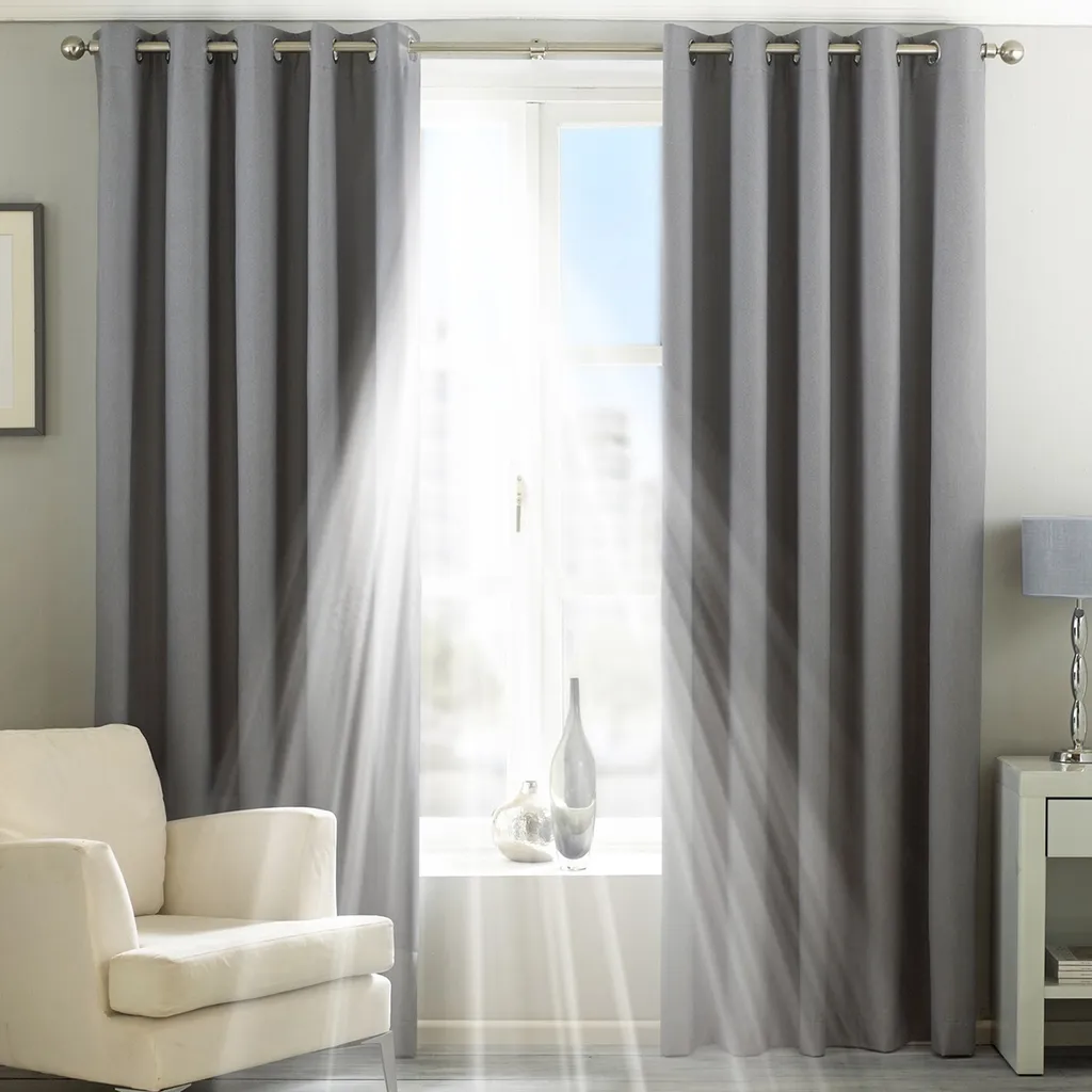 Paire de Rideaux Occultants à Oeillets Argent 168x137 cm Riva Home RV1083