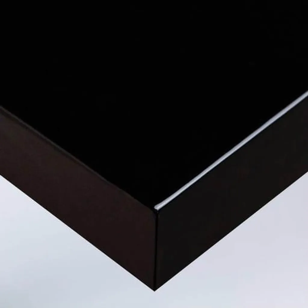 Papier Adhésif Noir Laqué : Cachez les Rayures et Rénovez vos Meubles