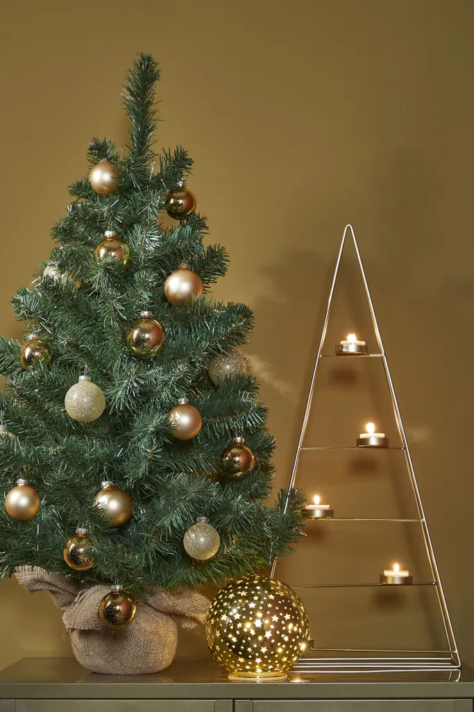 Sapin de Noël de table Alpine 60 cm idéal pour petits espaces et bureaux - 4