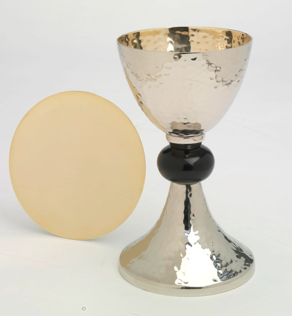 Kelch mit Patene Messing vernickelt Silber, Höhe 20 cm