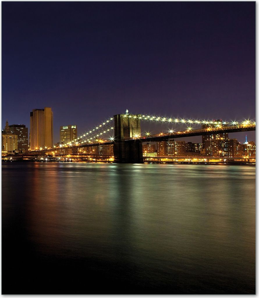 Wallario Herdabdeckplatte aus Glas, Größe 52 x 60 cm 1-teilig, Motiv New York Skyline - Brooklyn Bridge und Manhattan am Abend