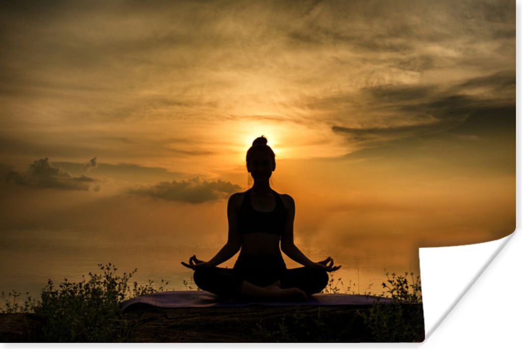 MuchoWow Poster Die Silhouette von jemandem, der in der Abenddämmerung Yoga macht 90x60 cm - Schlafzimmer