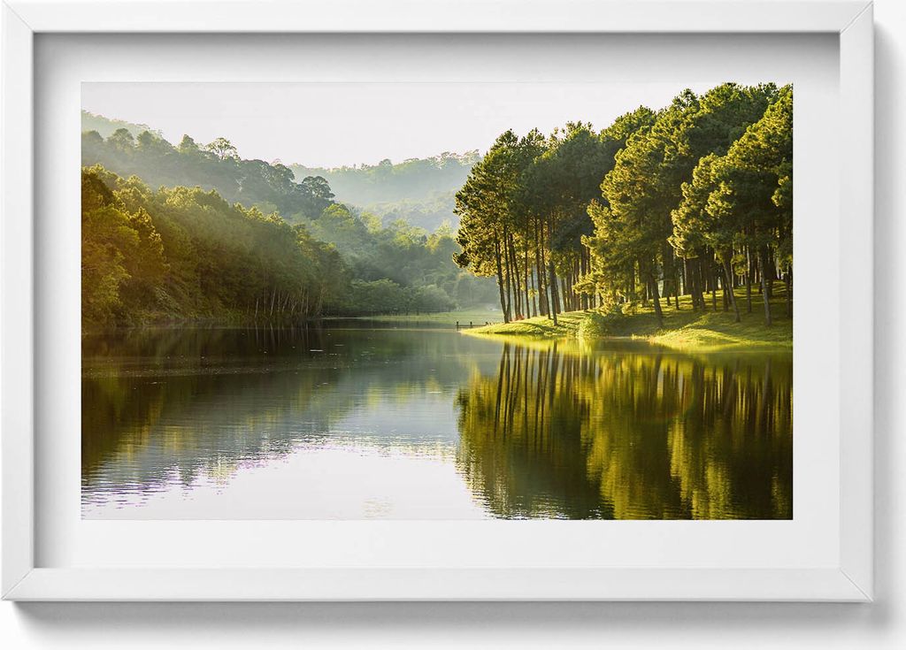 Grüne Flusslandschaft– Wandbild mit Rahmen – Gerahmtes Bild – Wanddekoration – 60x40 cm – Schwarz Rahmen