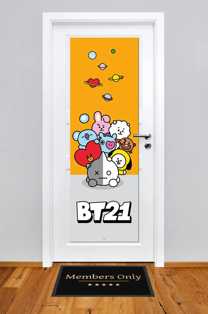 Aménager une chambre K-pop avec le poster de porte BT21 et rails en bois