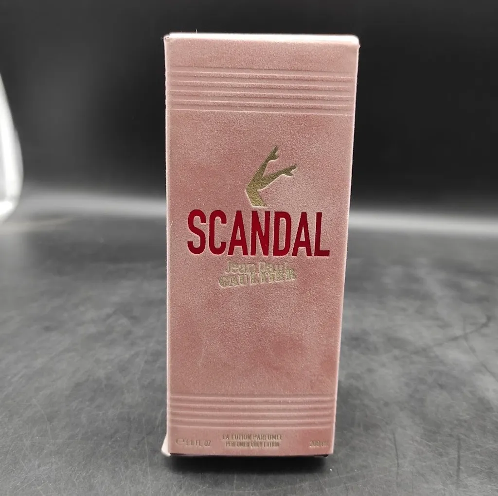 Scandal Lotion Corporelle 200 ml : Adieu Peau Sèche avec un Soin Parfumé Chic