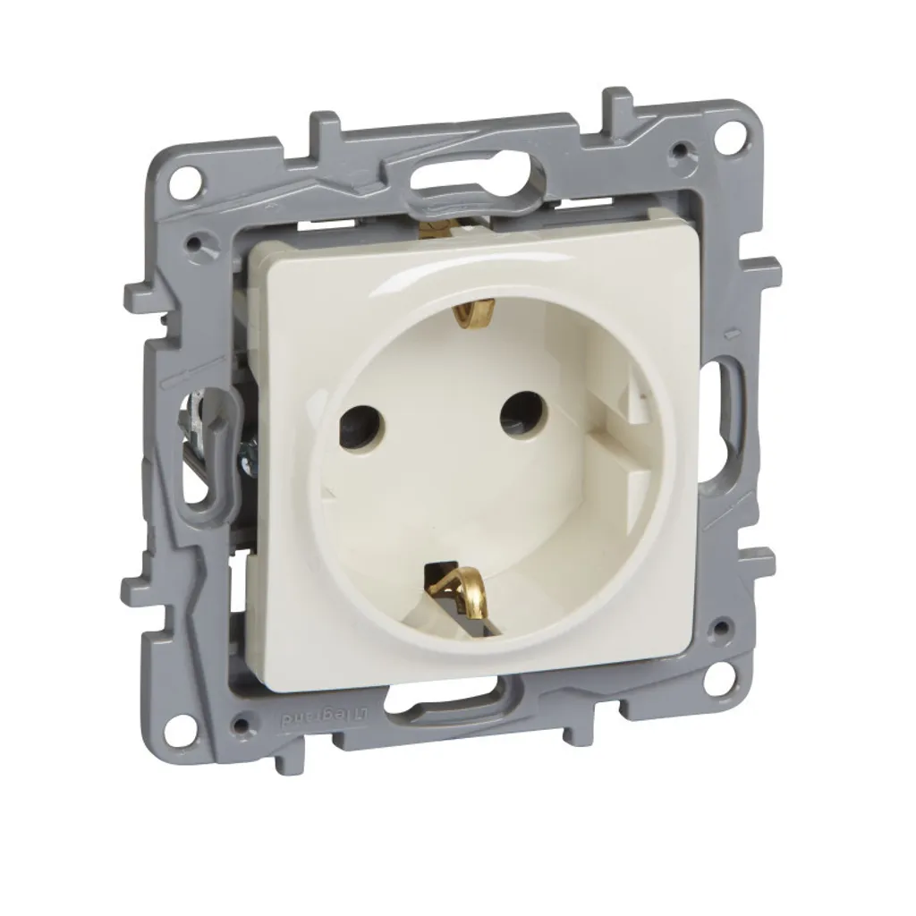 Legrand Niloe Crema Shuko 16A: Presa a Muro con Sicurezza Alveoli