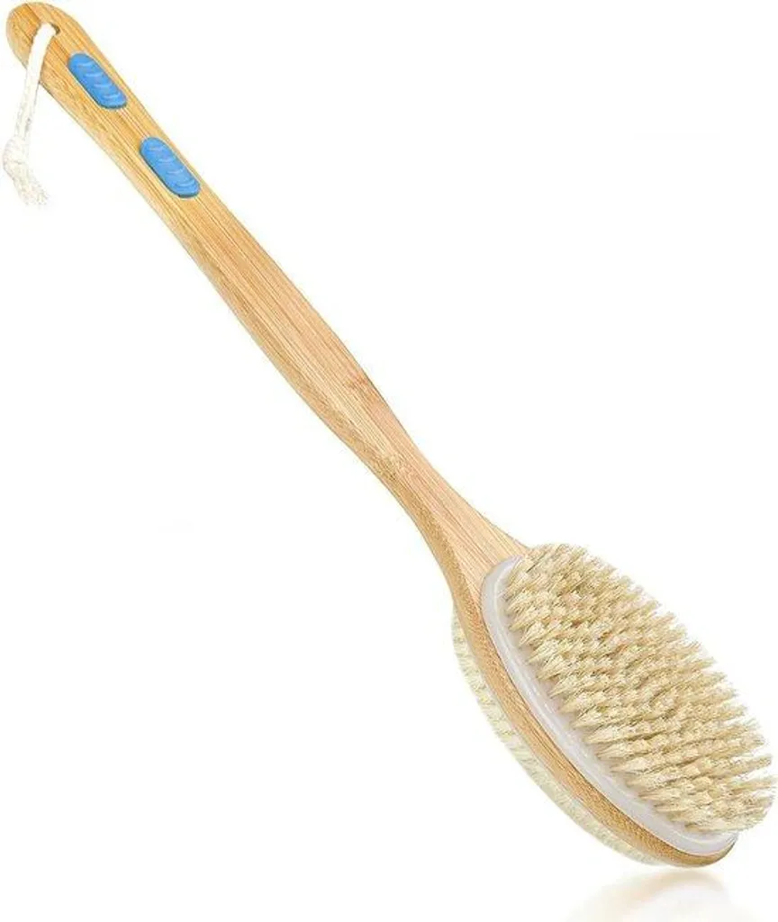 Nettoyer sa pomme de douche facilement avec la brosse acier de 44 cm