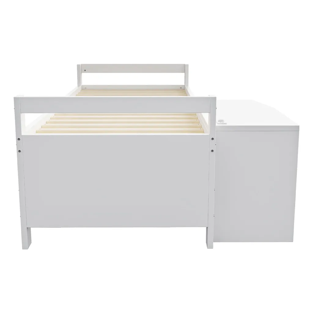 Lit superposé avec bureau pour optimiser une petite chambre d'enfant
