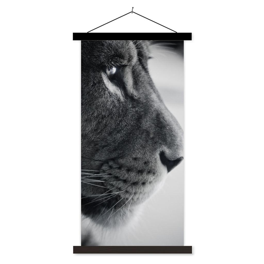 MuchoWow Textilposter Tierprofil Löwe in schwarz und weiß 40x80 cm mit schwarzem Rahmen - Wandemalerei