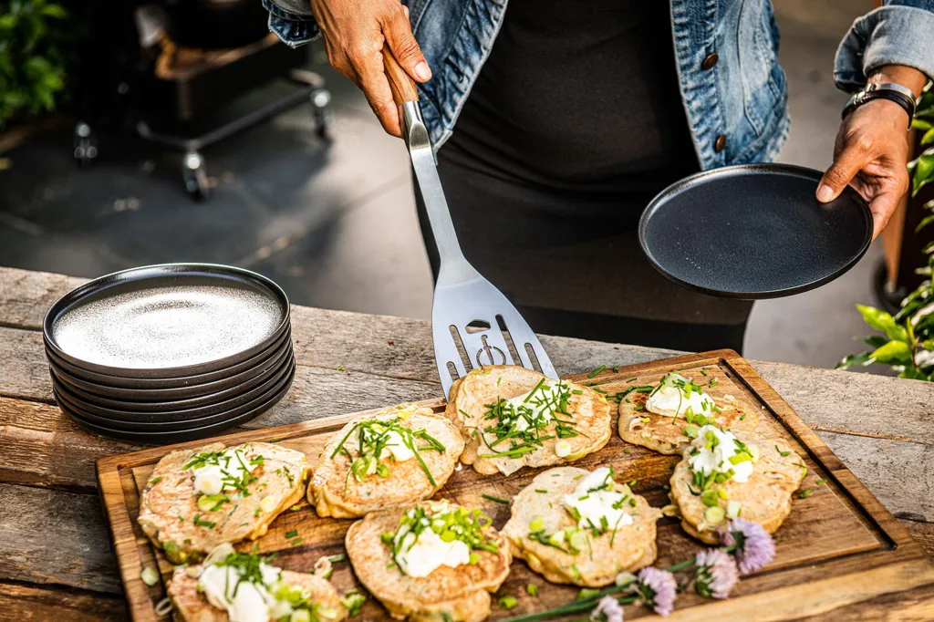 Spatola da cucina Forged BBQ, acciaio inossidabile, manico in legno d'ulivo, 38,5 x 13,5 cm