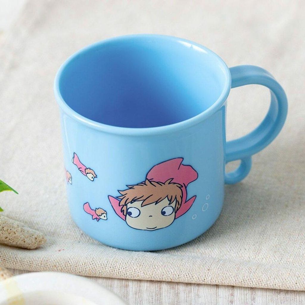 Ponyo - Veľké dobrodružstvo pri mori Hrnček Ponyo na útese Obrázok produktu 