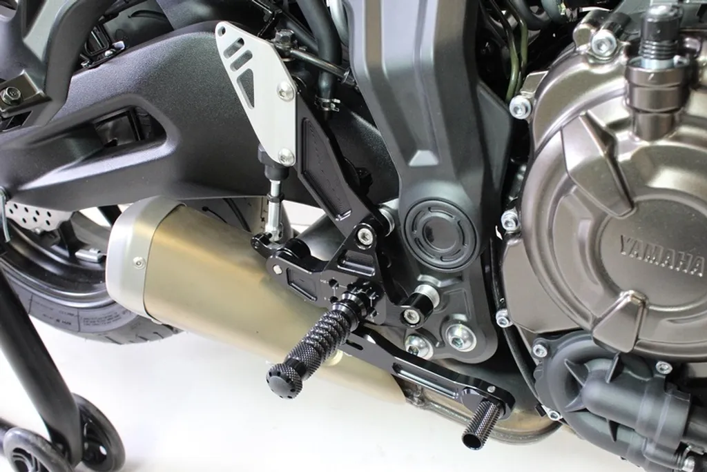 Commandes reculées réglables Rearset Factor-X Bk anodisées noires