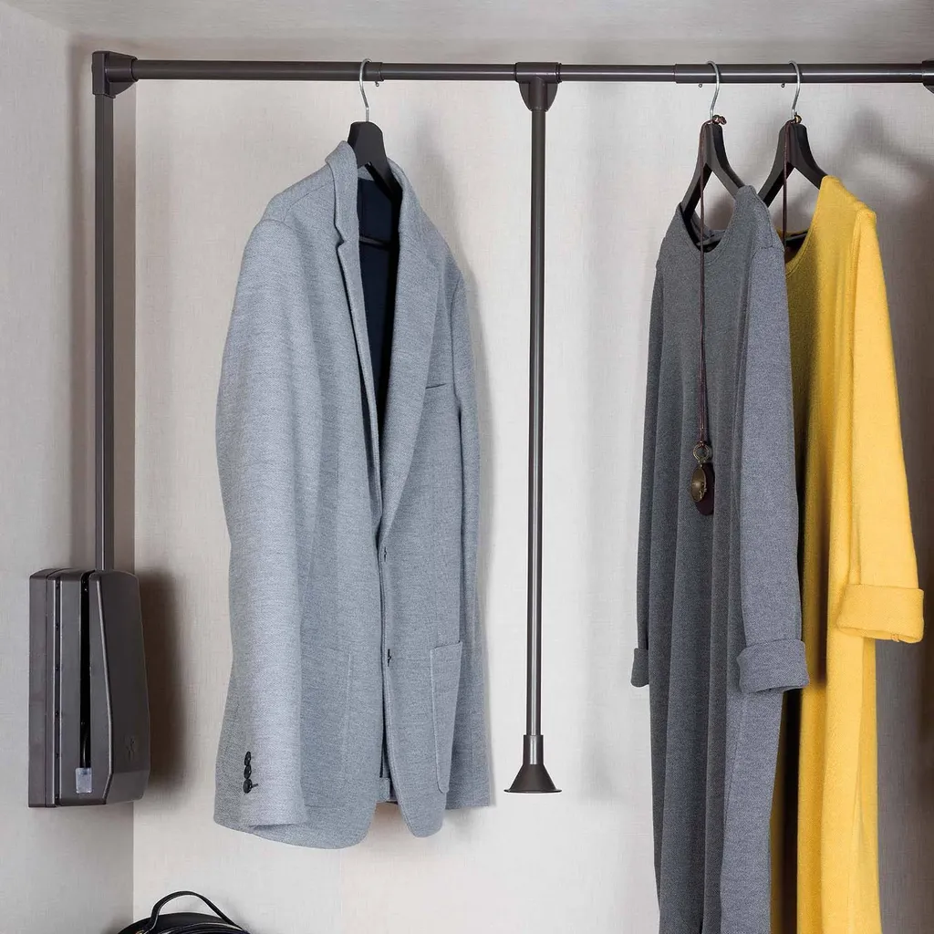 Penderie rabattable Hang pour optimiser le rangement haut du dressing