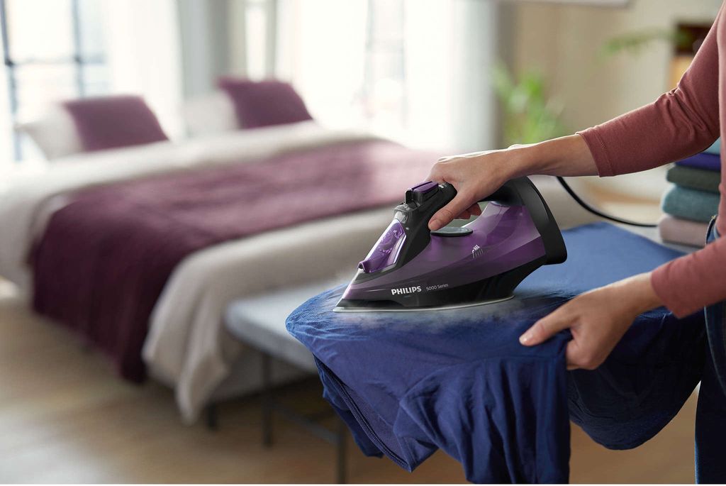 Philips Dampfbügeleisen 5000 Series mit SteamGlide Plus Produktbild 4
