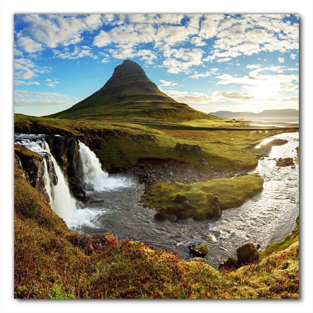 Wallario selbstklebende Möbelfolie/ Tischdecke für Innen und Außen, Größe: 90 x 90 cm - Island Panorama Fluss Berge und blauer Himmel