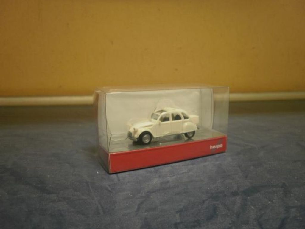 Herpa PKW Citroen 2CV mit Queue perlweiß 027632