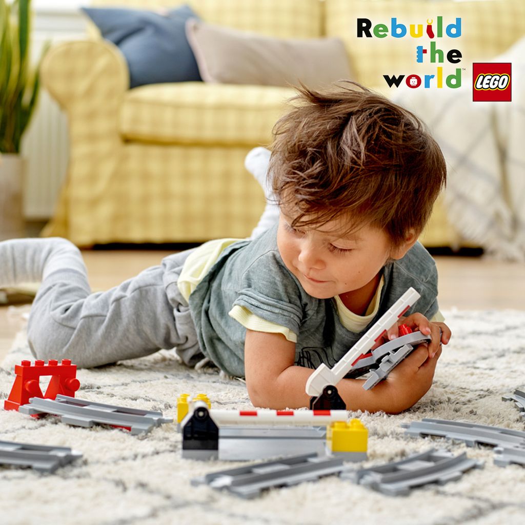 LEGO DUPLO Eisenbahn Schienen, Zugschienen-Bauset mit rotem Produktbild 6