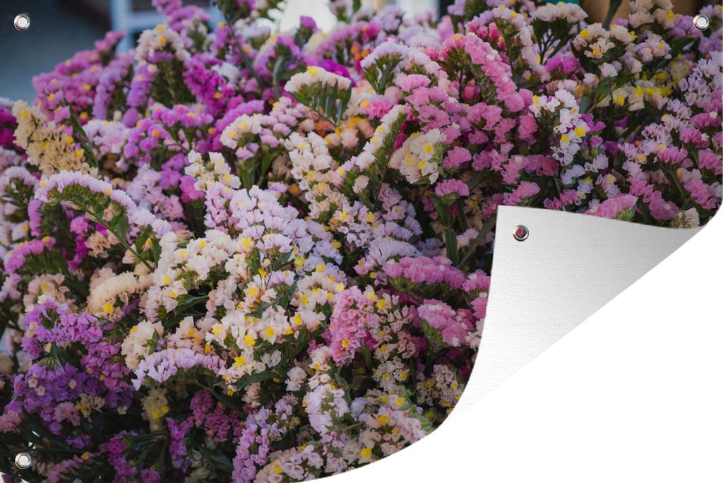 MuchoWow 60x40 cm Outdoor-Poster Gartendeko Sichtschutz Garten Poster für den Garten Ein Strauß mit einer Statice-Blüte darin