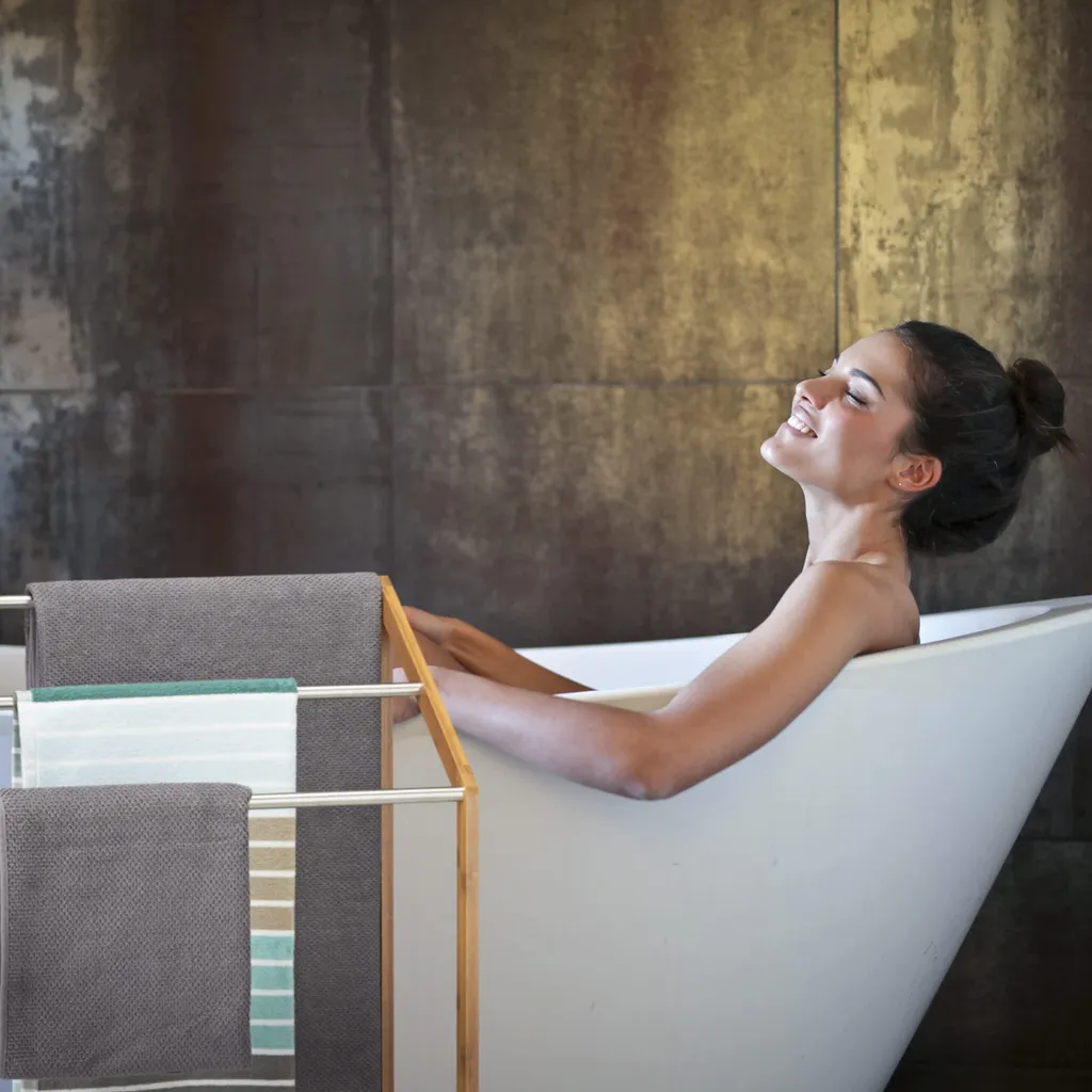 Piantana Bagno Relaxdays in Bambù: 3 Aste Salvaspazio con Scaffale - 8