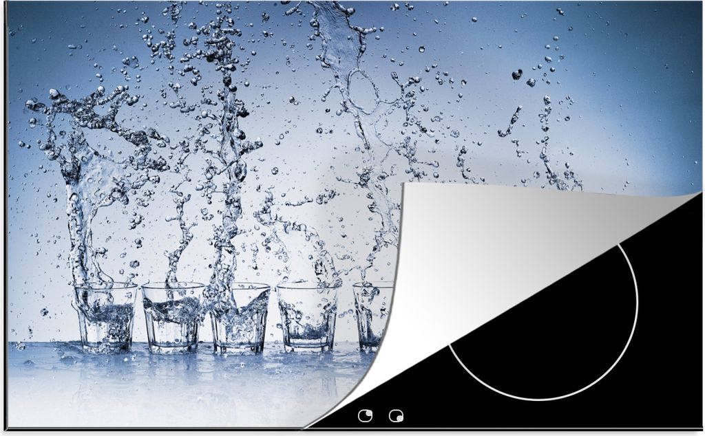 KitchenYeah Herdabdeckplatte Wasser in Gläser spritzen , 91x52cm, Küche Deko, Ceranfeld Herdabdeckung, Abdeckplatte fùr Kochfeld