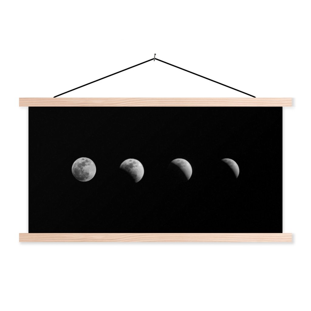 MuchoWow Textilposter Schwarz - Weiß - Mond - Mondphase - Weltraum 60x30 cm mit holzfarbenen Rahmen - Dekoration