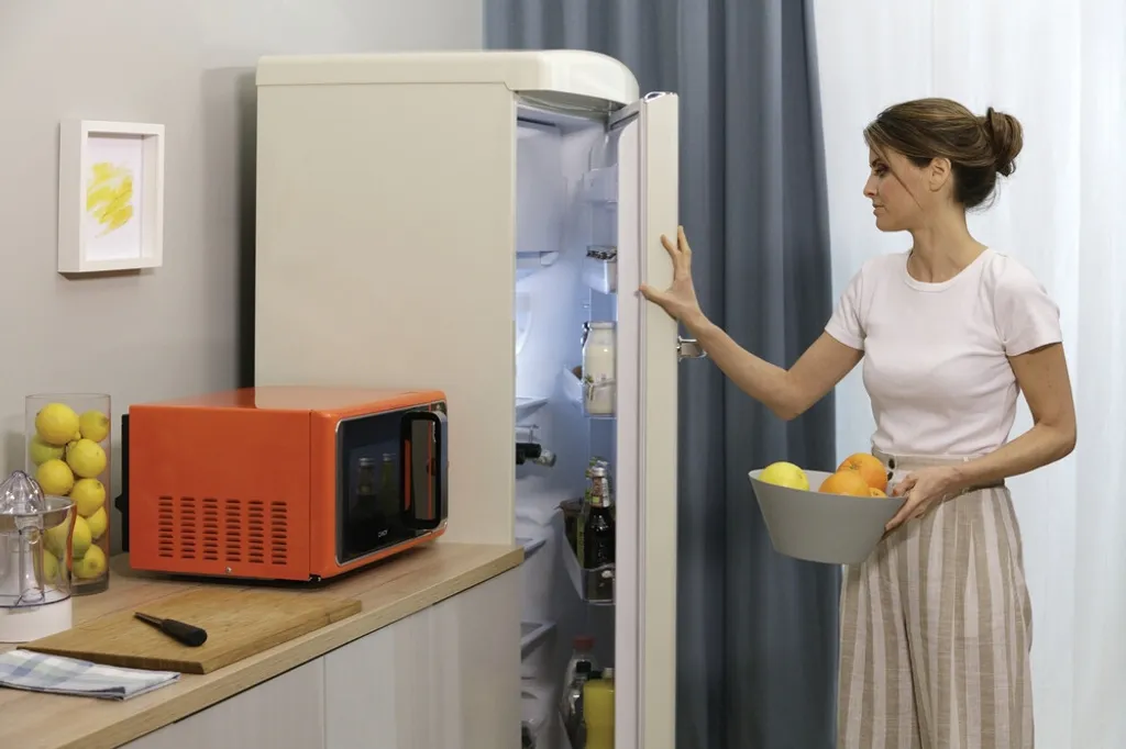 Candy Divo G20CO Four à micro-ondes combiné 20L 700W Grill Orange - 3