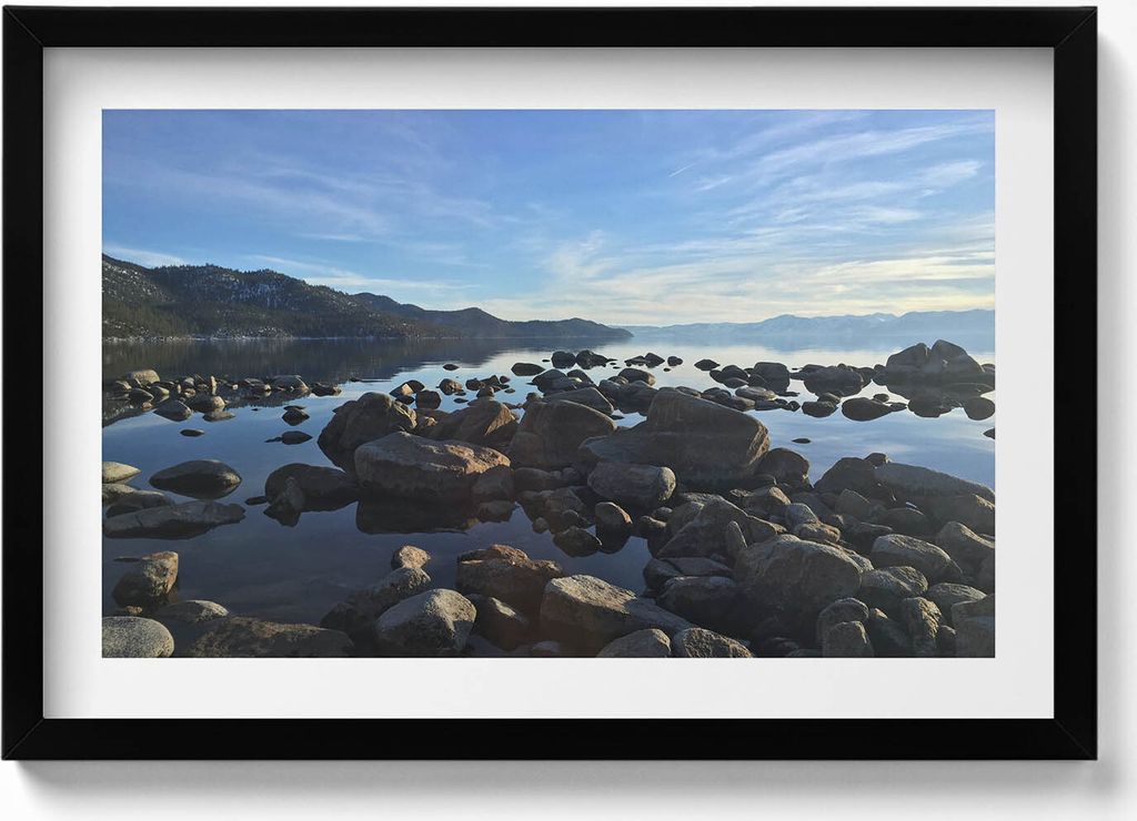 Steine unter einem bedeckten Himmel– Wandbild mit Rahmen – Gerahmtes Bild – Wanddekoration – 60x40 cm – Schwarz Rahmen