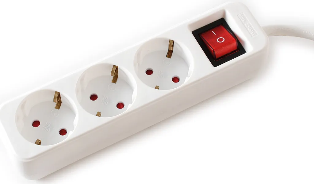 Value VALUE 19.99.1078 power extension 6 m 3 AC outlet(s) Indoor White - 1