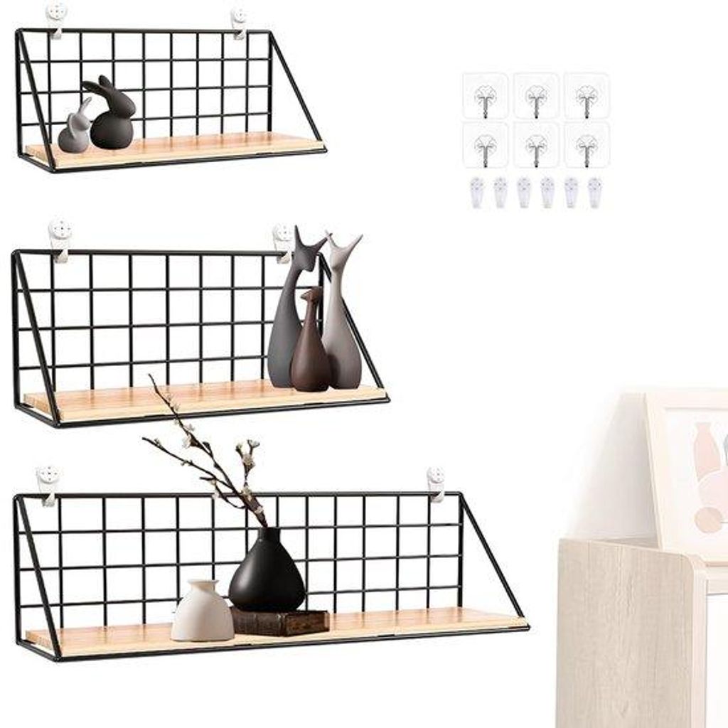Set aus 3 modernen Metall- und Holzpaneelen mit schwebender Fassade.